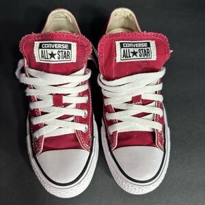 Converse Kids Red All Star Sneakers pre
Owned Exellent condition size 4.5